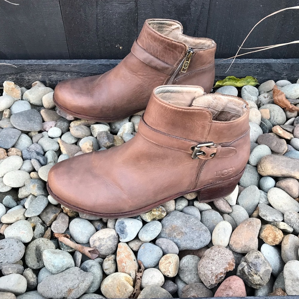UGG Bellamy brown leather sheepskin lined ankle boots. Sz 9